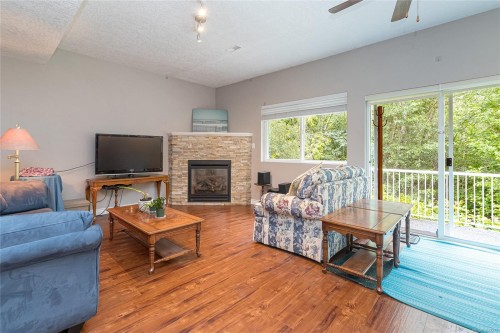1927 Riverside Dr, View Royal, BC 