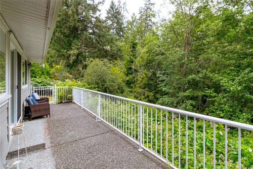 1927 Riverside Dr, View Royal, BC 