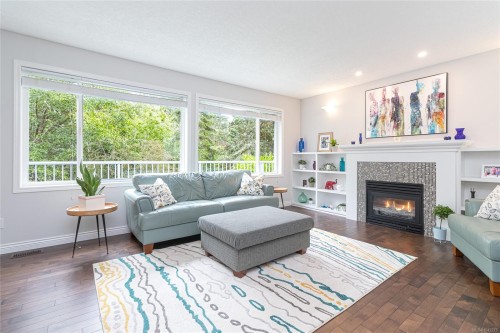 1927 Riverside Dr, View Royal, BC 