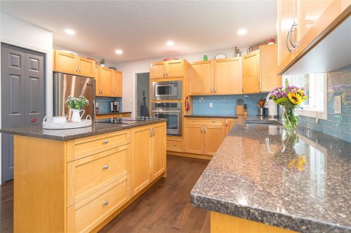 1927 Riverside Dr, View Royal, BC 