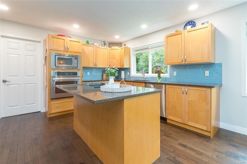 1927 Riverside Dr, View Royal, BC 