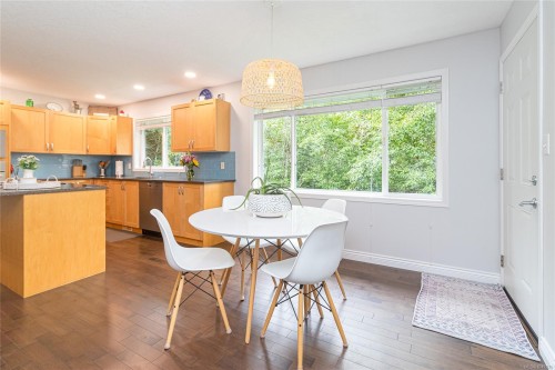 1927 Riverside Dr, View Royal, BC 