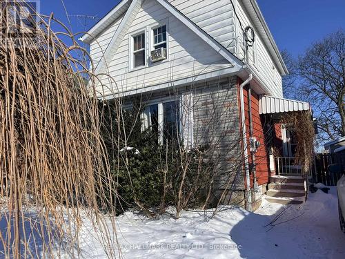 87 GLADSTONE AVENUE  Oshawa, ON L1J 4E4