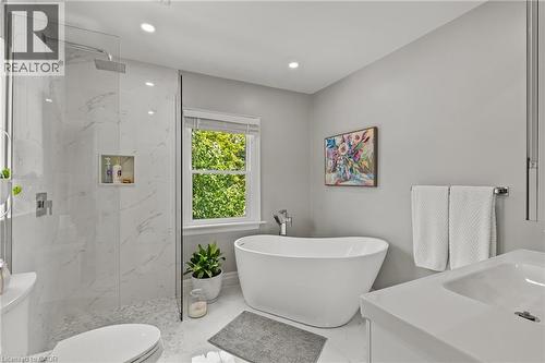 88 Rothsay Avenue, Hamilton, ON - Indoor Photo Showing Bathroom