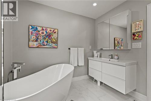 88 Rothsay Avenue, Hamilton, ON - Indoor Photo Showing Bathroom