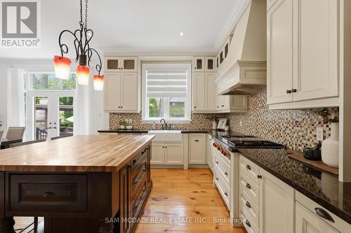 725 Queensway W, Mississauga, ON 