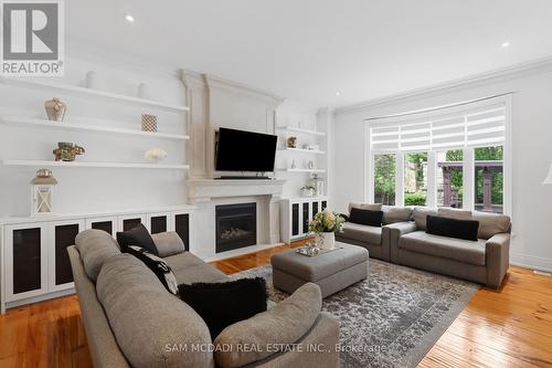 725 Queensway W, Mississauga, ON 