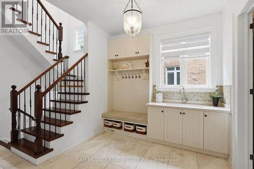725 Queensway W, Mississauga, ON 