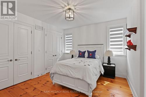 725 Queensway W, Mississauga, ON 