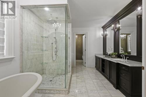 725 Queensway W, Mississauga, ON 
