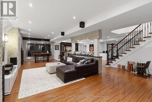 725 Queensway W, Mississauga, ON 