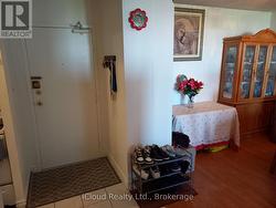 806 - 390 DIXON ROAD Toronto, ON M9R 1T4