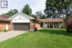 3438 ENNISKILLEN Mississauga, ON L5C 2N1