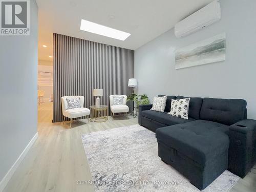 3211 Angel Pass (Secondary Dwelling) Drive, Mississauga, ON - Indoor Photo Showing Living Room