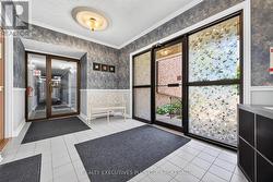 Lobby with mailboxes and for parcel pick ups - 