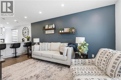 58 Tragina Avenue S, Hamilton, ON - Indoor Photo Showing Living Room