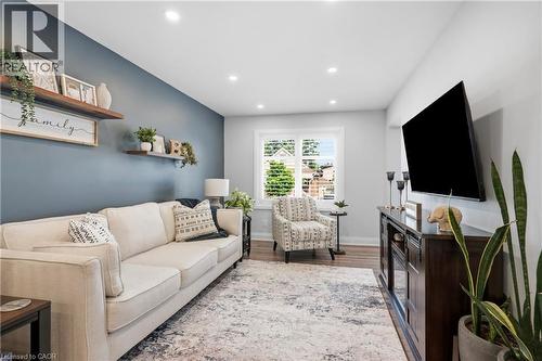 58 Tragina Avenue S, Hamilton, ON - Indoor Photo Showing Living Room