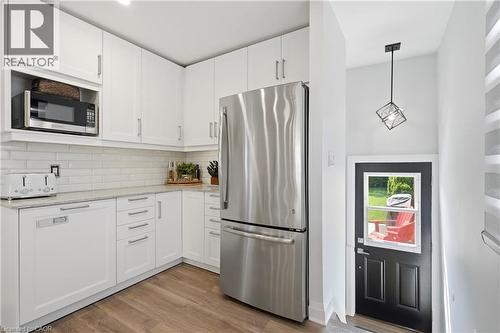 58 Tragina Avenue S, Hamilton, ON - Indoor Photo Showing Kitchen
