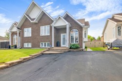 60 Rue Victor-Hugo  Gatineau (Gatineau), QC J8R 2Z3