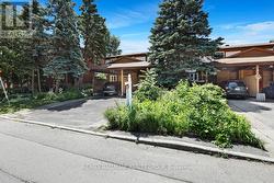 308 LAFONTAINE AVENUE  Ottawa, ON K1T 3A4