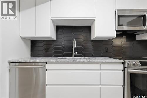 208 1700 Main Street E, Saskatoon, SK - Indoor Photo Showing Kitchen