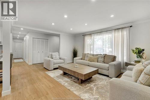 1910 Kent, Windsor, ON - Indoor Photo Showing Living Room
