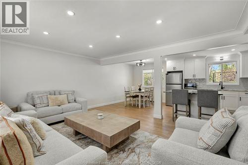 1910 Kent, Windsor, ON - Indoor Photo Showing Living Room
