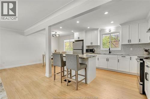 1910 Kent, Windsor, ON - Indoor Photo Showing Kitchen With Upgraded Kitchen