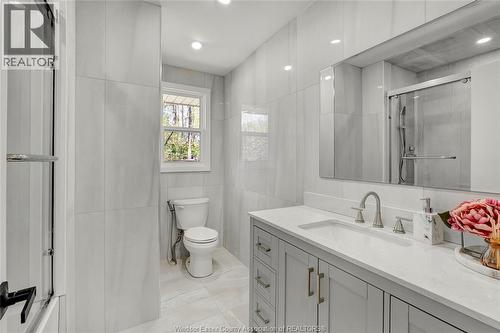 1910 Kent, Windsor, ON - Indoor Photo Showing Bathroom