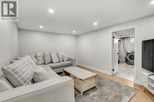 1910 Kent, Windsor, ON - Indoor