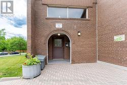 15 - 10 LEITH HILL ROAD Toronto, ON M2J 1Z2