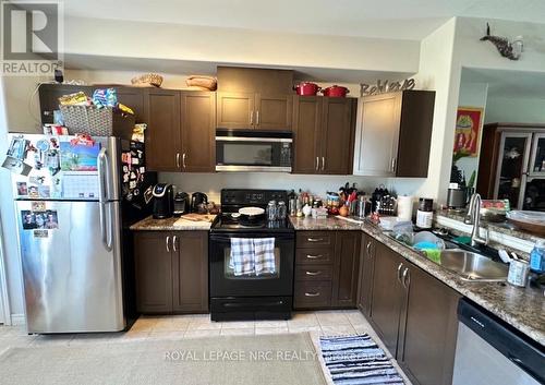 6 - 8 Hemlock Way, Grimsby, ON - Indoor Photo Showing Kitchen