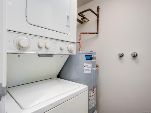 #409-9805 Second St, Sidney, BC 