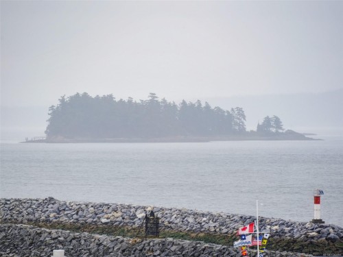 #409-9805 Second St, Sidney, BC 