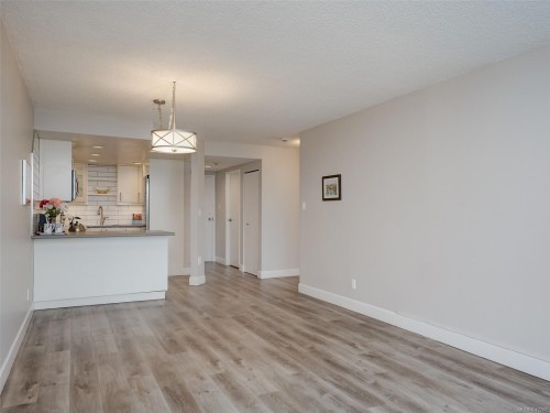 #409-9805 Second St, Sidney, BC 