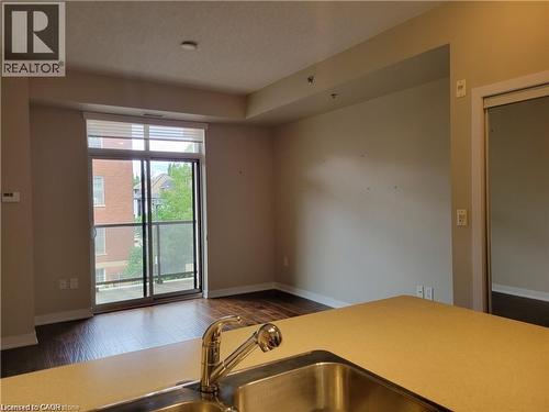 90 CHARLTON Avenue W Unit# 208 , Hamilton, Ontario L8P 2C3 5