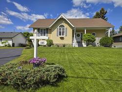 185 Ridgecrest Road Thunder Bay, ON P7B 7A1