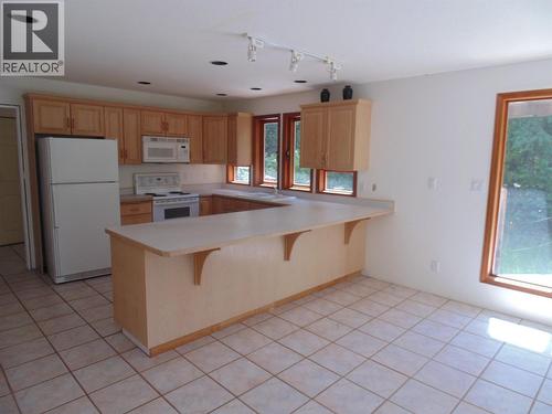 1415 Bridge Road, Crescent Valley, BC - Indoor Photo Showing Kitchen