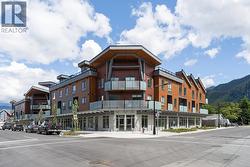 37804 THIRD AVENUE Squamish, BC V8B 1B9