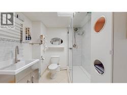 Bathroom/laundry - 