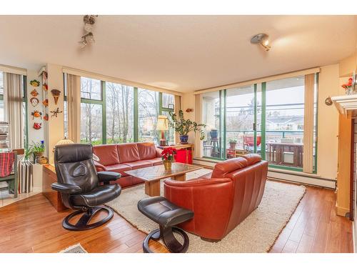 207 15466 NORTH BLUFF ROAD  White Rock, BC V4B 3G1