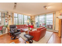 207 15466 NORTH BLUFF ROAD  White Rock, BC V4B 3G1