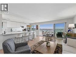 807 150 24TH STREET  West Vancouver, BC V7V 4G8