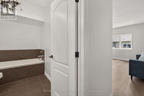 14 Ecker Lane, Hamilton, ON 
