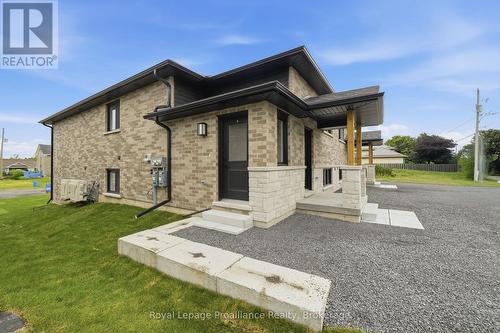 LOWER - 90B LYWOOD STREET , Belleville (Thurlow Ward), Ontario K0K 1K0 3