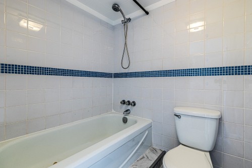 Salle d'eau - 237 Rue Leber, Saint-Constant, QC 
