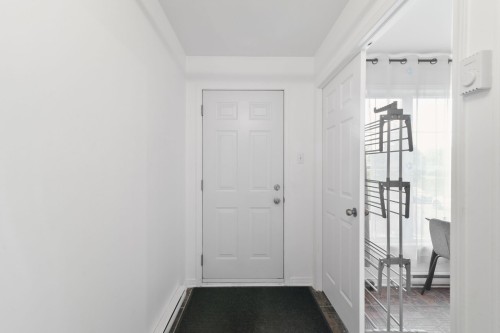 Hall d'entrée/Vestibule - 8984 Crois. Du Louvre, Brossard, QC 