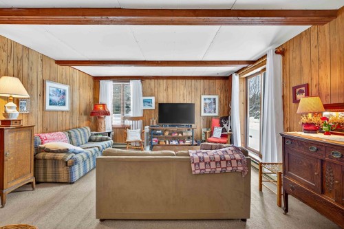 Salon - 4323 Ch. Du Rapide, Rivière-Rouge, QC 