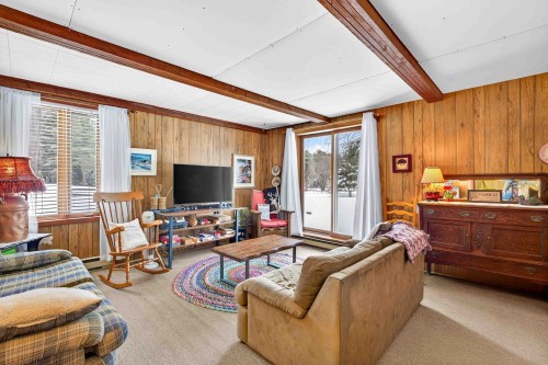 Salon - 4323 Ch. Du Rapide, Rivière-Rouge, QC 