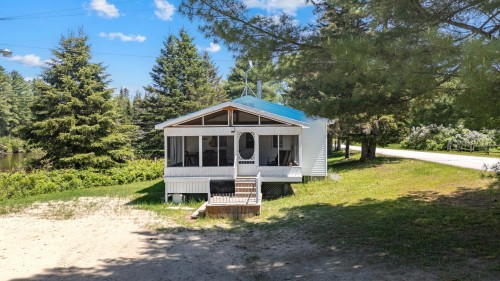 Façade - 4323 Ch. Du Rapide, Rivière-Rouge, QC 